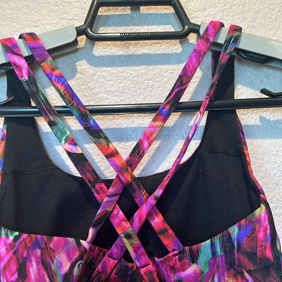 Lululemon women’s multicolor sports bra size 2 - Picture 3 of 5